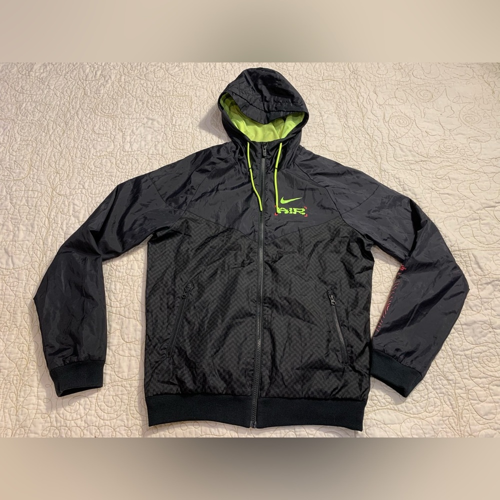 Nike Men's Heritage Catch Air Black/Volt Windrunner Jacket (CW4708-010) Size‎ S